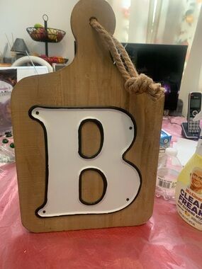 SO Wooden Cutting Board Wall Hanging with White Letter B and Rope